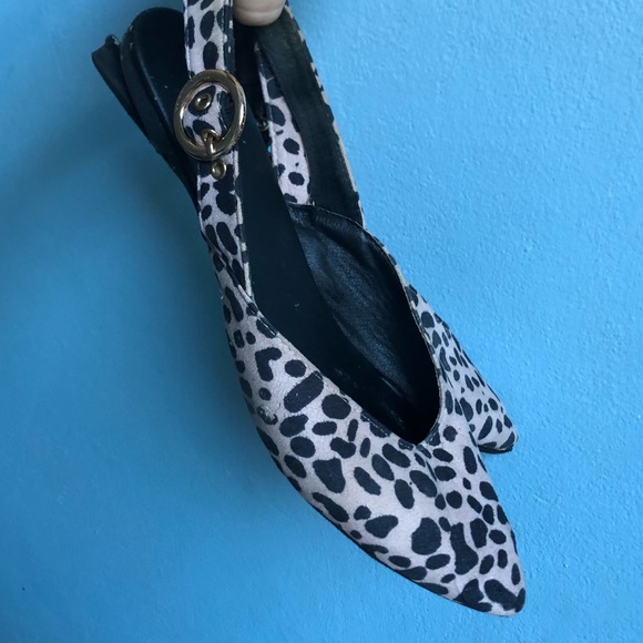 Cheetah Print Flat Sandals - Picture 2 of 6